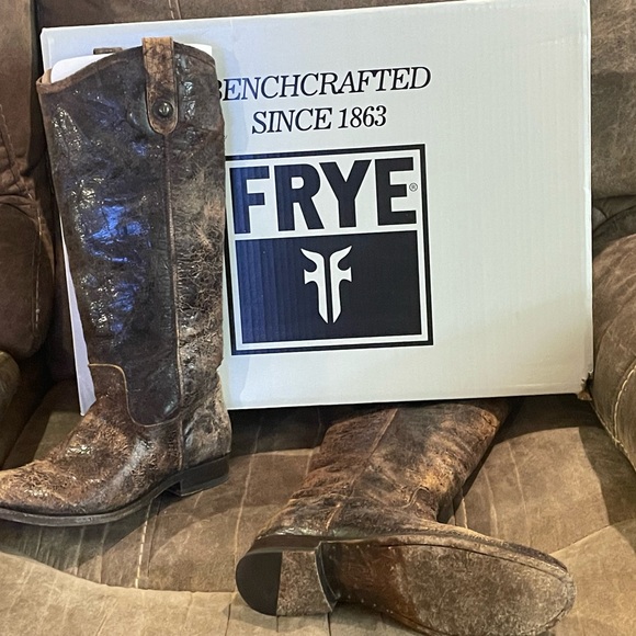 Frye Melissa distressed boots. - Picture 3 of 7